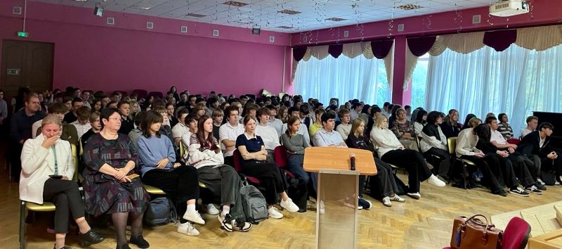 Полицейский в Красногорске рассказала подросткам об ответственности за употребление, хранение и сбыт наркотиков