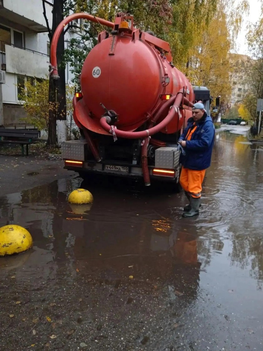 Подтопления территорий ликвидируют в Красногорске  