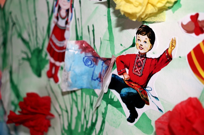 Выставка детских работ участников кружка прикладного творчества, приуроченная к празднику День России