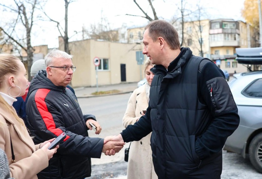 Дмитрий Волков проверил финальный этап реконструкции площади Оптиков в Красногорске