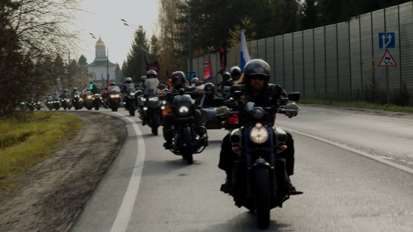 Деревья в память о погибших на СВО мотоциклистах высадили в Нахабино