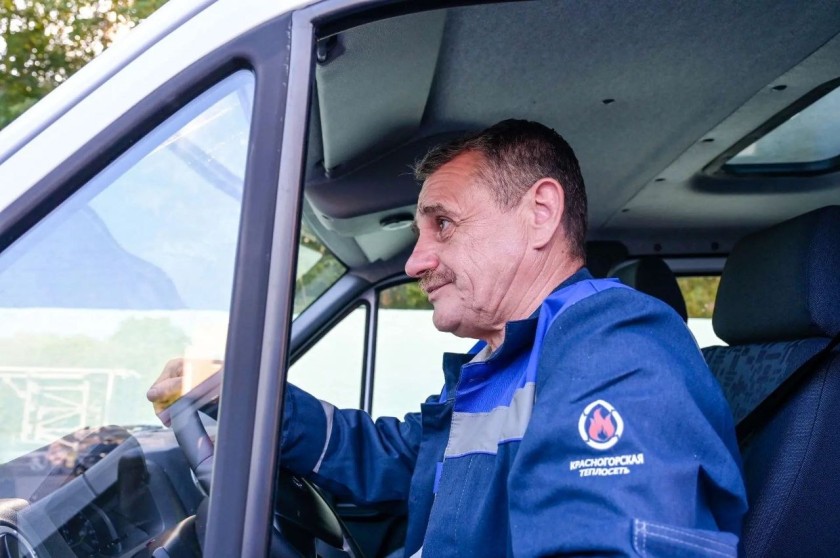 Дмитрий Волков поздравил работников автомобильного и городского пассажирского транспорта с профессиональным праздником