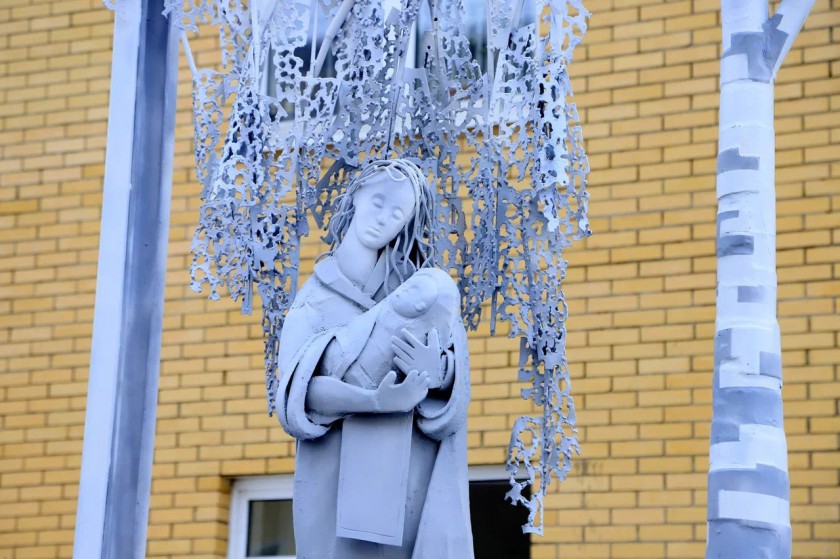 В Красногорске установили памятник матери