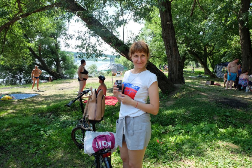 100 бутылок воды раздали волонтеры на пляже в Красногорске