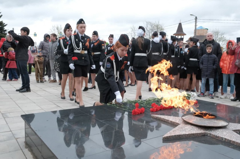 Цветы и венки возложили у мемориала в Нефедьево в честь Дня Победы