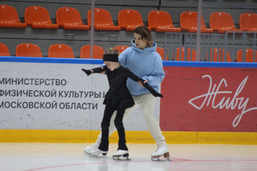 Олимпийская чемпионка по фигурному катанию Екатерина Боброва провела мастер-класс для красногорских фигуристок