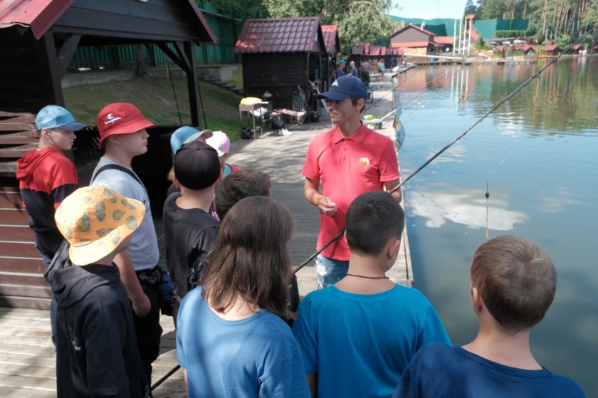 Детей из Донбаса пригласили на рыбалку в Красногорске