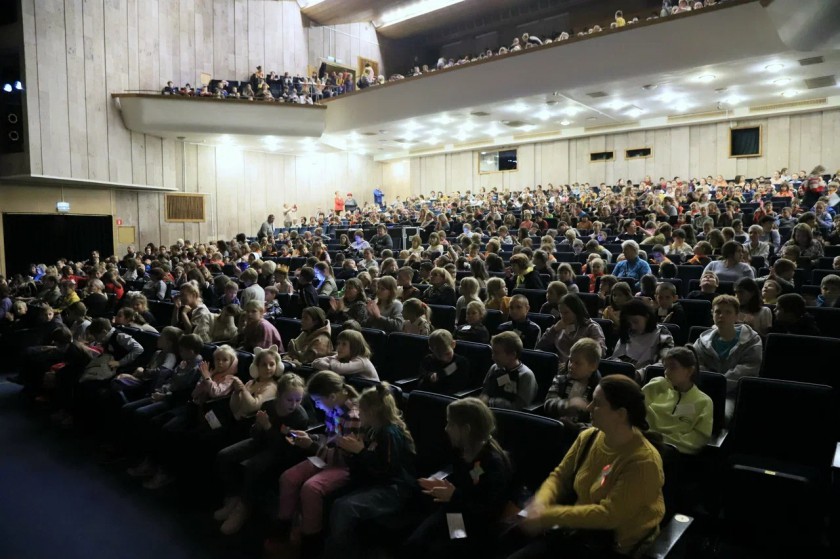 Более 2000 детей стали участниками областной акции «Согреем детские сердца добротой и любовью»