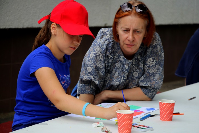 10 июня в Доме культуры «Луч» вновь продолжил свою работу фестиваль-конкурс детских рисунков «Цвета подмосковного лета».