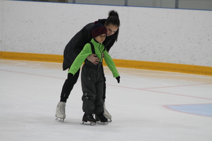 Алина Загитова провела мастер-класс для юных фигуристов на льду «Красногорск Арены»