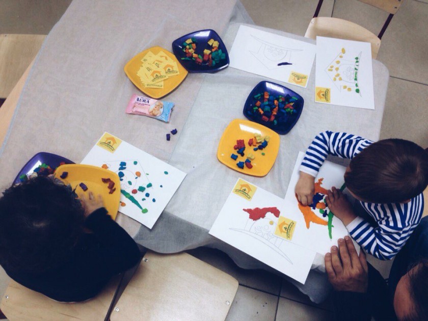 Выставка конкурса детского творчества «Умелые ручки» состоялась 21 мая в фойе малого зала ДК «Подмосковье»