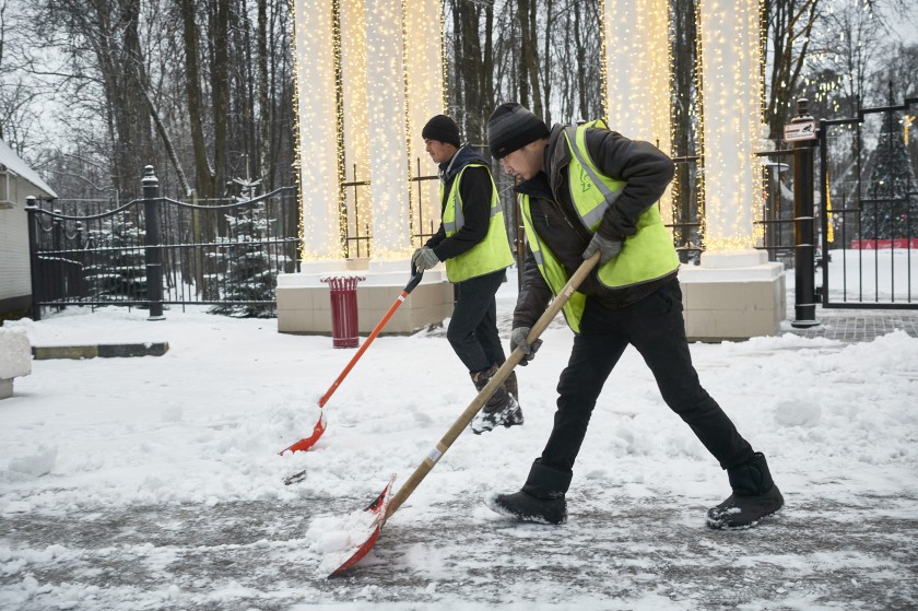В Красногорске идет уборка снега