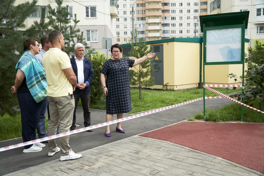 Эльмира Хаймурзина проверила благоустройство дворов