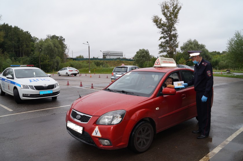 В Красногорске сотрудники Госавтоинспекции провели профилактические беседы с кандидатами в водители