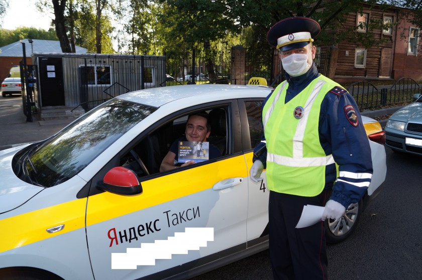 Автоинспекторы Красногорска проверили безопасность перевозки детей