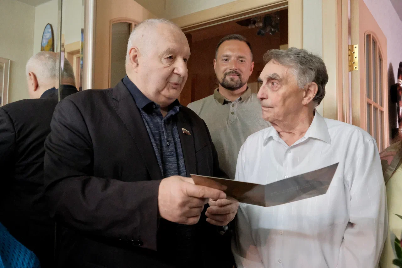 В Красногорске поздравили с 90-летием ветерана подразделений особого риска