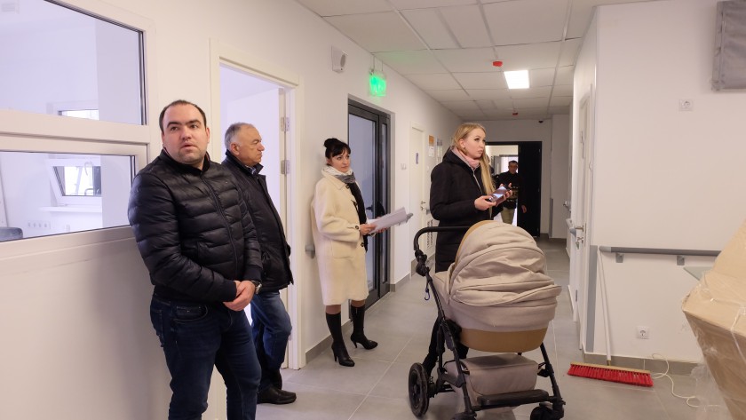 Активистки Путилково осмотрели ход ремонта в новой поликлинике