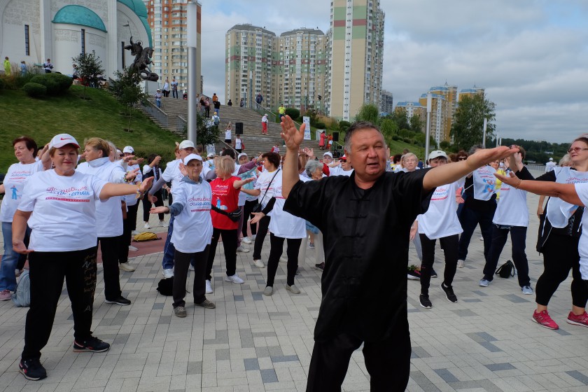 200 участников «Активного долголетия» вышли на зарядку в Красногорске