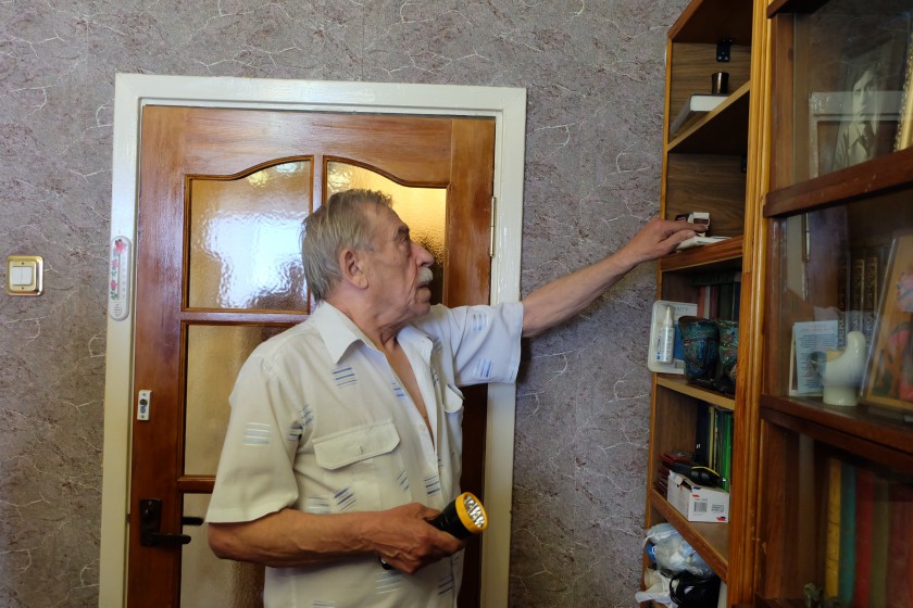Житель Красногорска передал домашнюю библиотеку в город Изюм