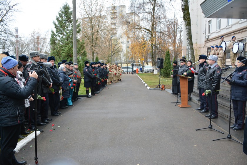 Красногорские полицейские установили памятник погибшим товарищам