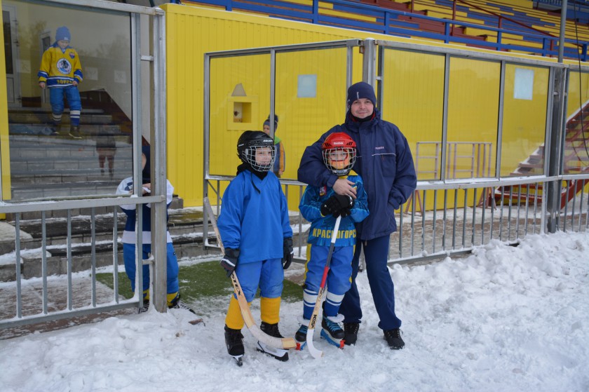 Сборная России по хоккею с мячом провела мастер-класс для юных хоккеистов «Зоркого»