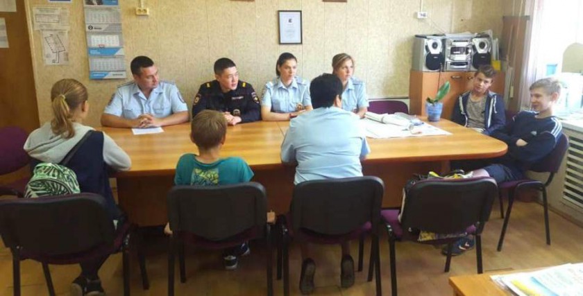 Сотрудники полиции УМВД России по г.о. Красногорск рассказали  детям о своей работе