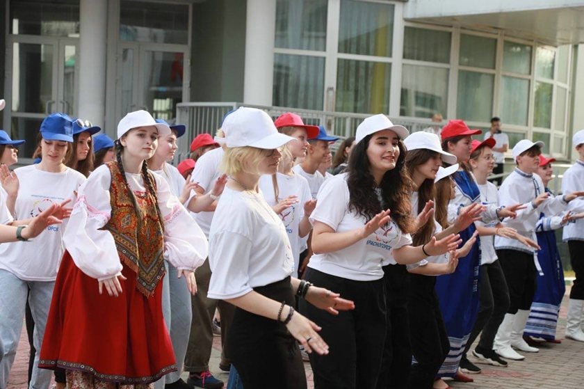 Международная смена-форум открылась в Красногорске на базе школы «Мир знаний»