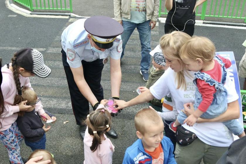 Красногорские автоинспекторы организовали урок дорожной безопасности в детском городке «Сказочный»