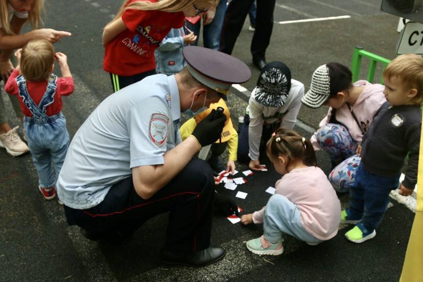 Красногорские автоинспекторы организовали урок дорожной безопасности в детском городке «Сказочный»