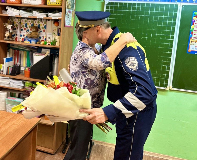 Госавтоинспекция Красногорска поздравила учителей