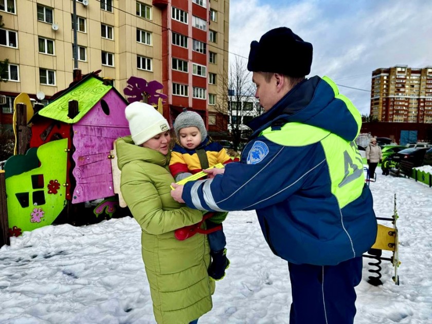 Автоинспекторы напомнили о детской безопасности во дворах жилых домов Подмосковья