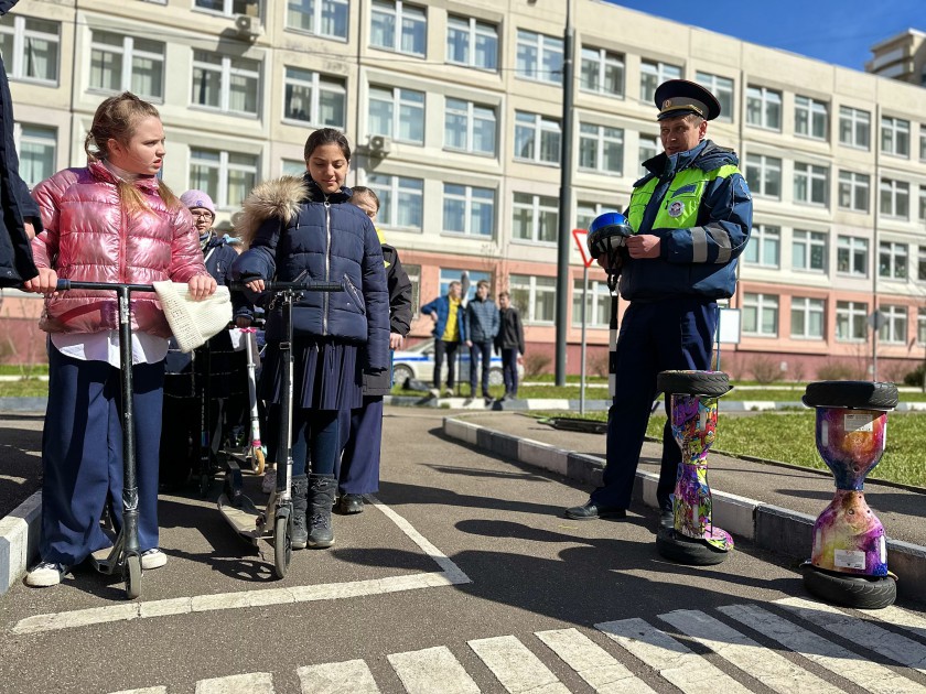 В Красногорске сотрудники Госавтоинспекции провели познавательное занятие для юных пользователей современных средств передвижения