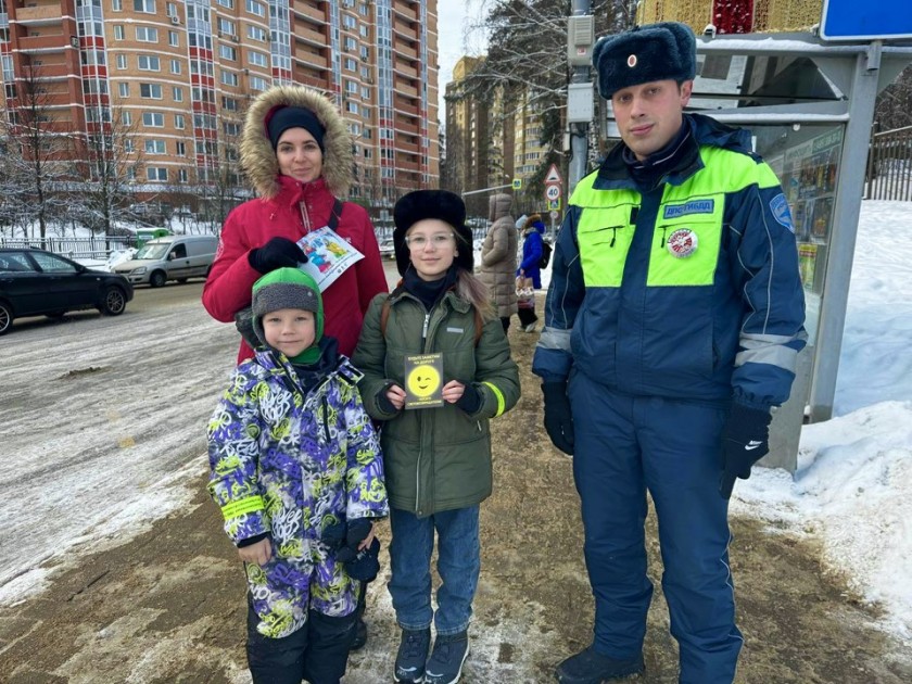 Сотрудники подмосковной Госавтоинспекции напомнили пешим участниками дорожного движения о строгом соблюдении ПДД