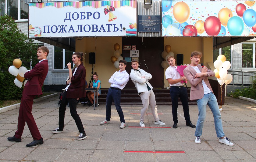 Алексей Спасский поздравил красногорских выпускников с окончанием школы