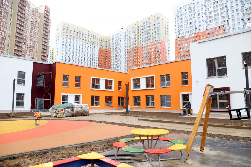 Всеволод Волосевич проверил ход строительства детского сада в Путилкове
