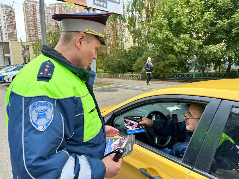 Госавтоинспекция Красногорска провела профилактические рейды с представителями служб легкового такси