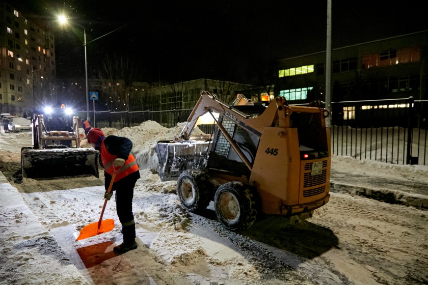 Дмитрий Волков проверил качество уборки снега в Чернево-2