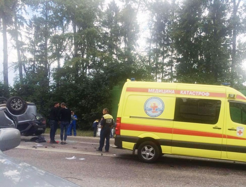 Авария на Волоколамском шоссе, спасатели ПСЧ-227 Красногорского ТУ спасли людей, попавших в ДТП