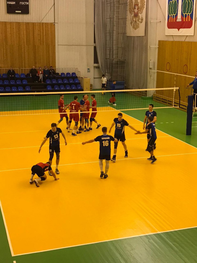Волейбольная команда из Красногорска одержала две победы с одинаковым счетом