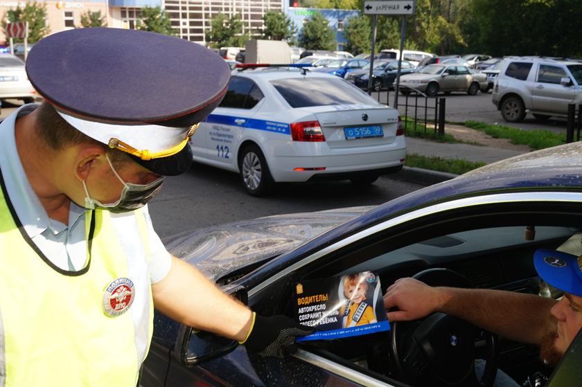 Соблюдение правил перевозки маленьких пассажиров проверяют красногорские автоинспекторы