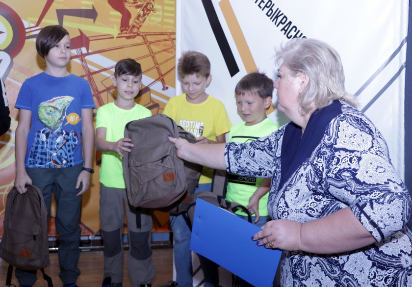 Первоклассники Красногорска получили подарки в рамках акции «Собери ребёнка в школу»