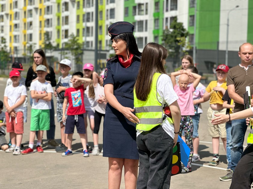 Сотрудники Госавтоинспекции провели акцию «Дорожная азбука» в школьных лагерях Красногорска