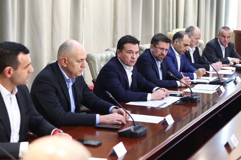 24 марта губернатор Московской области Андрей Воробьёв обсудил с руководителями ведущих строительных компаний меры поддержки в условиях санкций