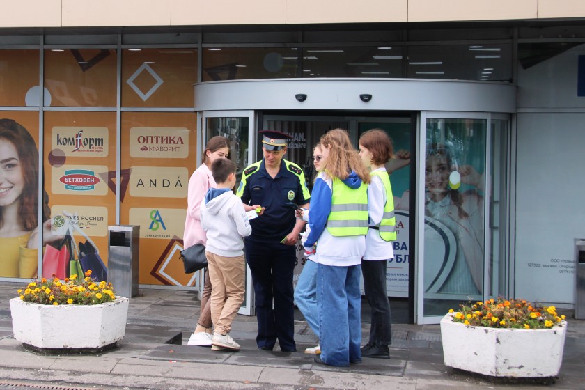 Сотрудники Госавтоинспекции проконтролировали безопасность посетителей торговых центров в Красногорске