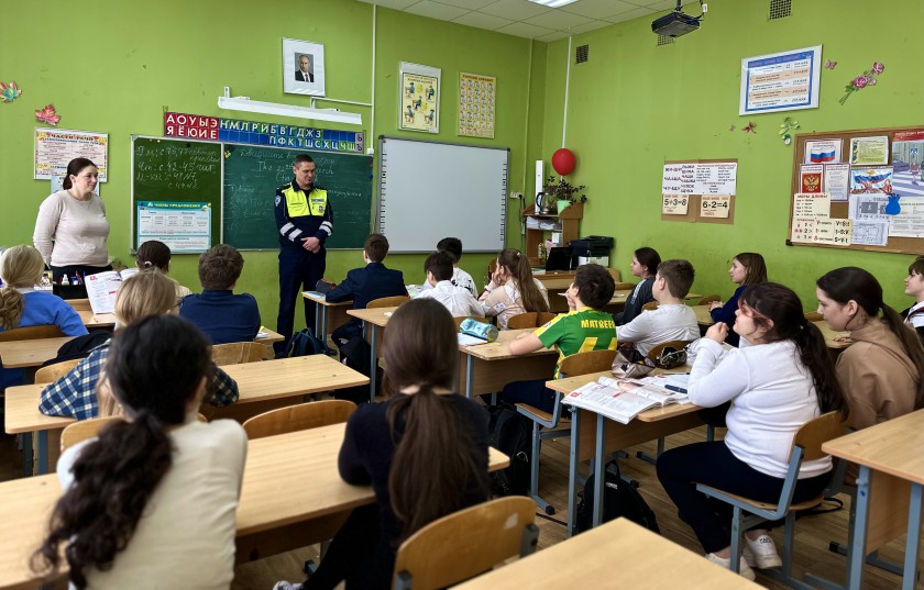 Сотрудники подмосковной Госавтоинспекции рассказали школьникам о дорожной безопасности