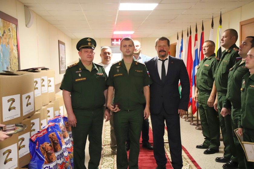 Красногорским военнослужащим передали гуманитарную помощь