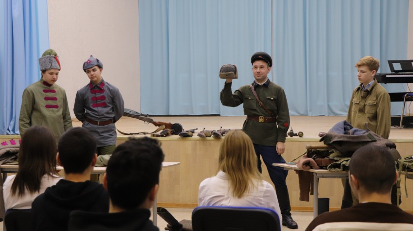 Ученикам Опалиховской школы провели урок «живой истории»
