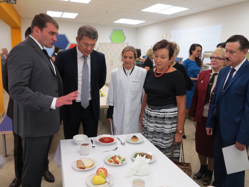 Марии Кожевниковой пришелся по вкусу новый формат школьного питания в Красногорске