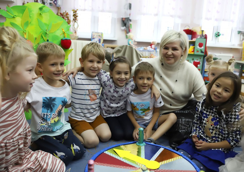 Алексей Спасский поздравил педагогов с Днем дошкольного работника