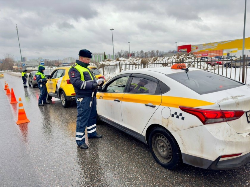 В МОСКОВСКОЙ ОБЛАСТИ АВТОИНСПЕКТОРЫ КОНТРОЛИРУЮТ СОБЛЮДЕНИЕ ВОДИТЕЛЯМИ ПРАВИЛ ПЕРЕВОЗКИ ДЕТЕЙ